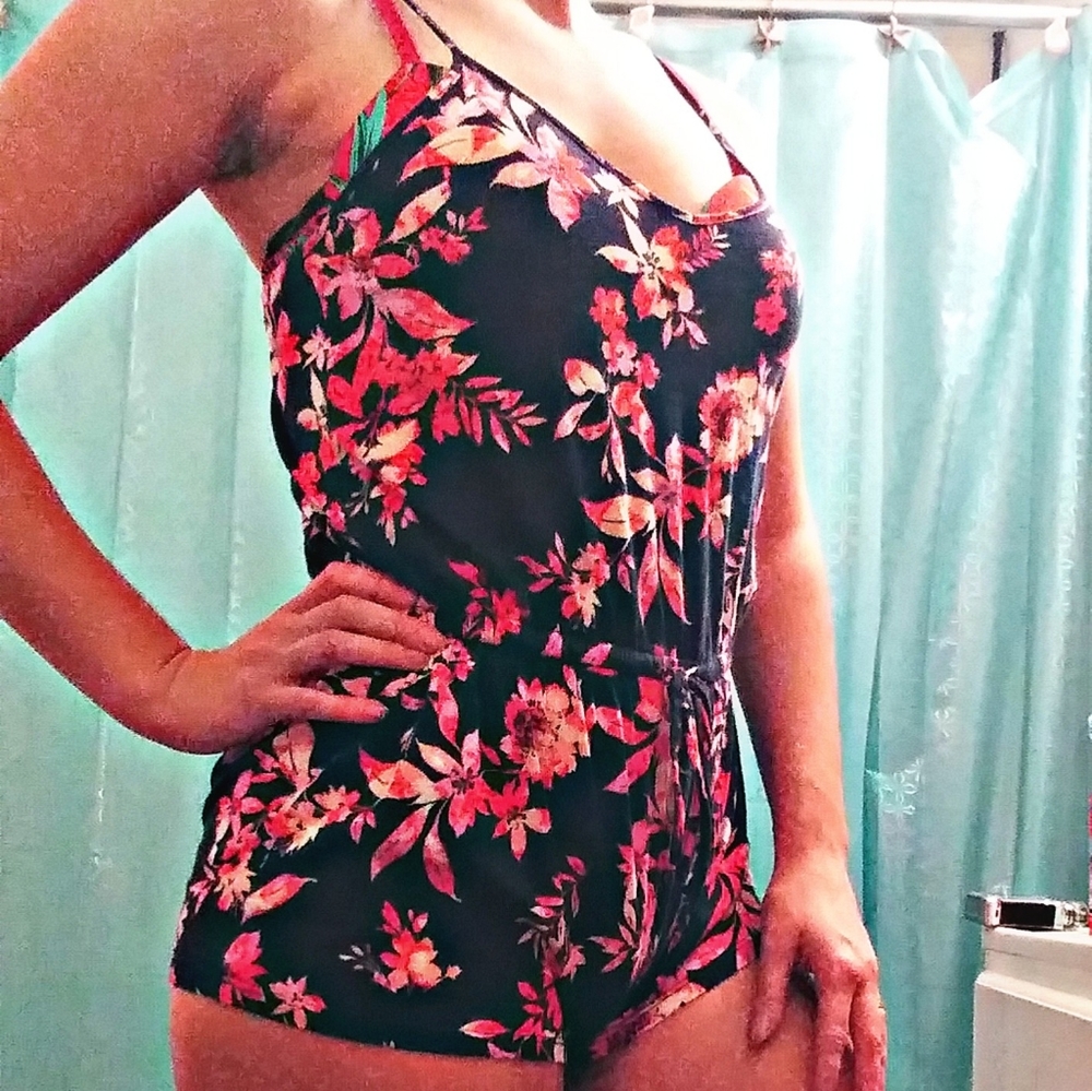 🚫SOLD 🚫Aeropostale Floral Romper